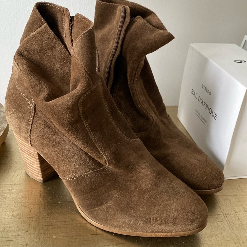 New no box Vince Camuto suede leather ankle boots size 9